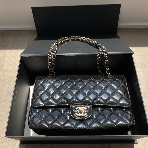 AUTHENTIC Chanel Black Patent Leather Medium Class - Picture 5 of 9